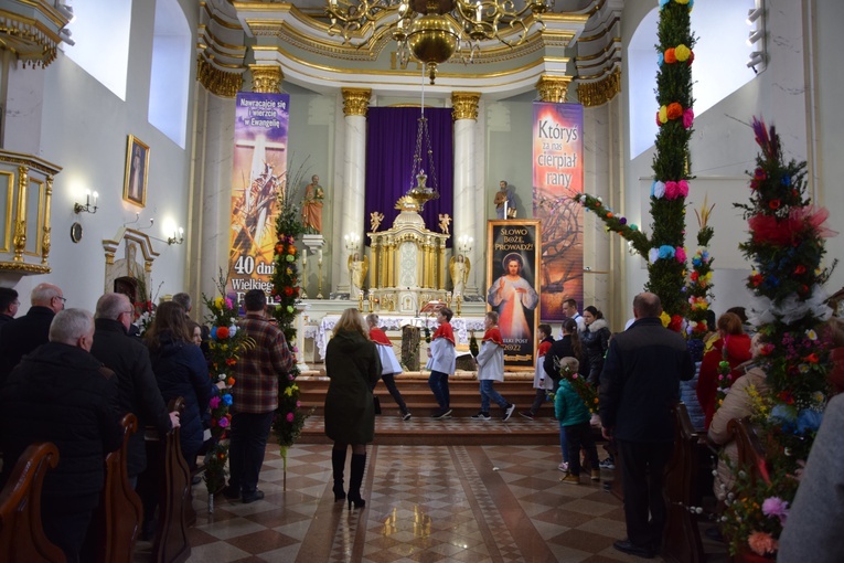 Konkurs palm w Makowie