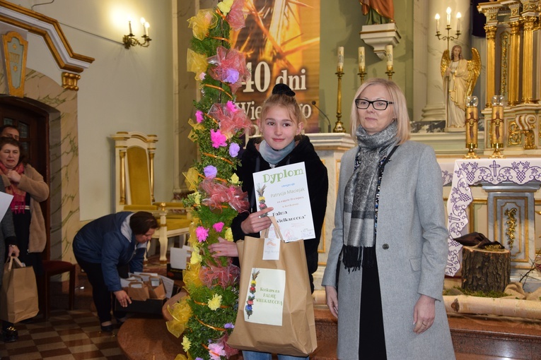 Konkurs palm w Makowie