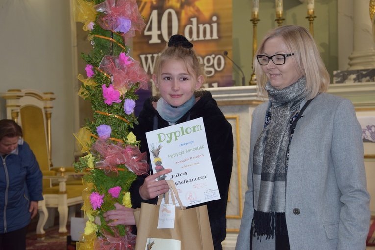 Konkurs palm w Makowie