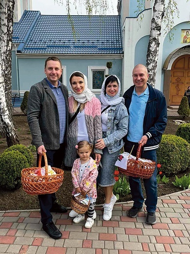 ▲	Świętowanie w gronie rodzinnym.