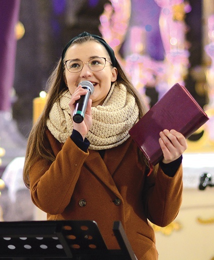 Ewangelizatorka wygłosiła konferencję w kościele franciszkanów w Głogówku.