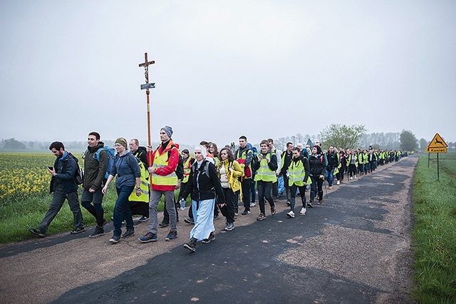 Poranek w Pakułach przed Częstochową, rok 2017.