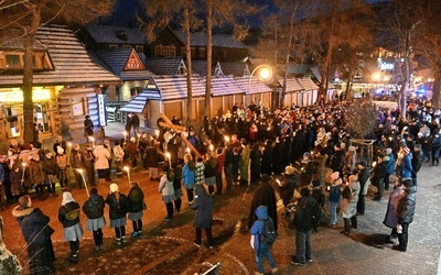 Zakopane. Stacje Drogi Krzyżowej były rozważane na Krupówkach 