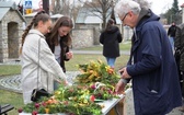 Kiermasz wielkanocny dla gości z Ukrainy w Hałcnowie