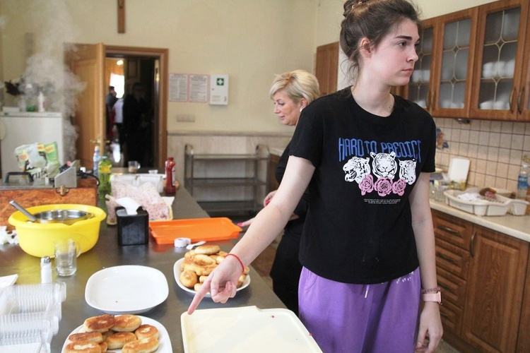 Kiermasz wielkanocny dla gości z Ukrainy w Hałcnowie