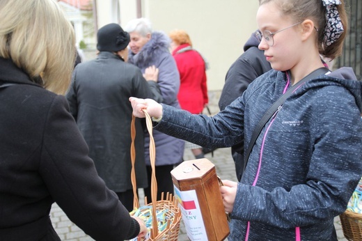 Kiermasz wielkanocny dla gości z Ukrainy w Hałcnowie