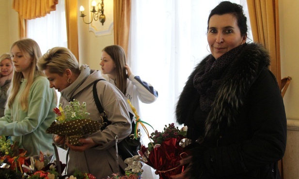 Renata Zuber, koordynująca pomoc dla gości z Ukrainy w Hałcnowie, byla także koordynatorką kiermaszu wielkanocnego.