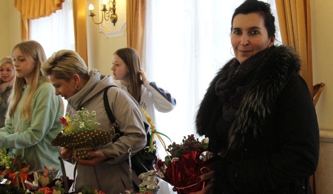 Renata Zuber, koordynująca pomoc dla gości z Ukrainy w Hałcnowie, byla także koordynatorką kiermaszu wielkanocnego.