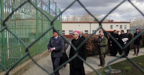 Zaręba. Biskup odwiedził więźniów