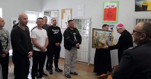 Wizyta biskupa w więzieniu