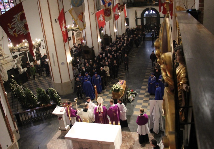 Msza św. pogrzebowa śp. ks. Grzegorza Kalwarczyka [GALERIA ZDJĘĆ]