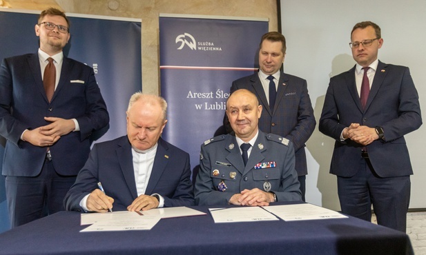 Uroczyste podpisanie listu dotyczącego zasad funkcjonowania centrum.