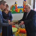 Ks. Olgierd Banaś przekazał 5 tys. książek dla sulechowskiej biblioteki