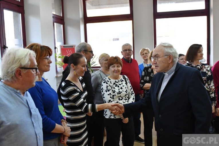 Ks. Olgierd Banaś przekazał 5 tys. książek dla sulechowskiej biblioteki