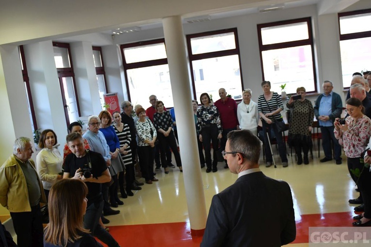 Ks. Olgierd Banaś przekazał 5 tys. książek dla sulechowskiej biblioteki