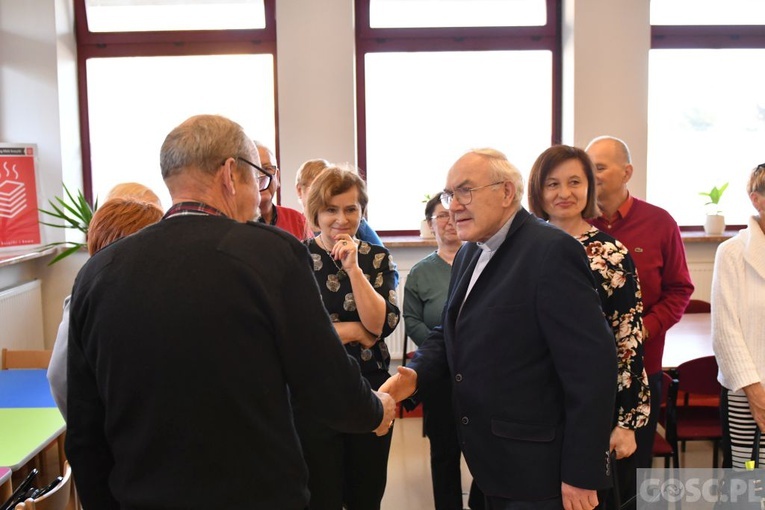 Ks. Olgierd Banaś przekazał 5 tys. książek dla sulechowskiej biblioteki
