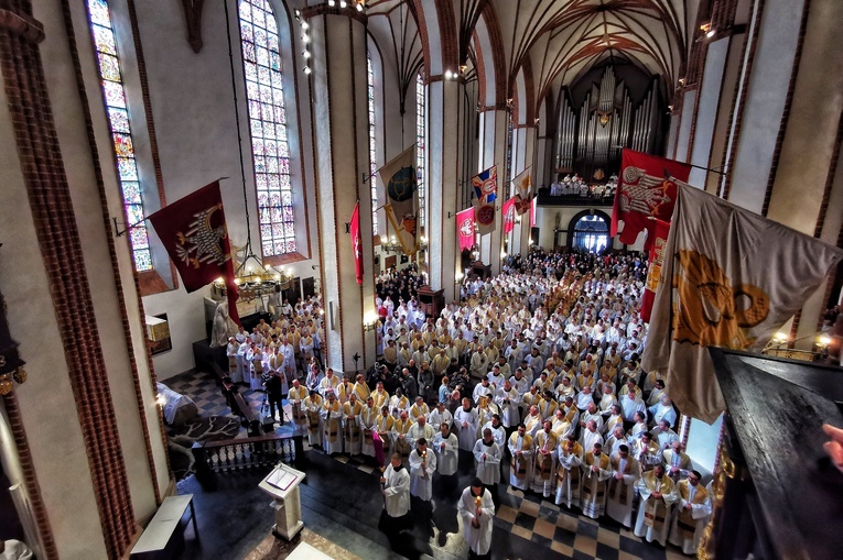 Triduum Paschalne Męki i Zmartwychwstania Pańskiego w archikatedrze warszawskiej