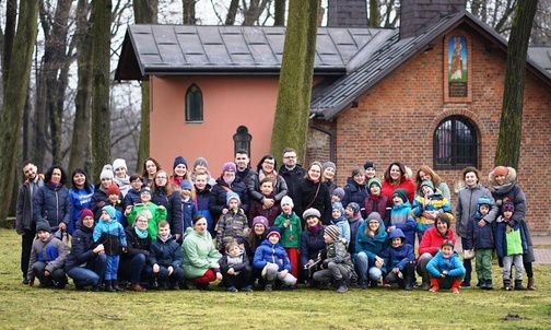 Uczestnicy wiosennej edycji rekoleckji "Mamy Synów" w Krzeszowicach - 2022.