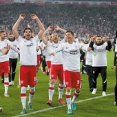 Od zwycięskiego barażu  ze Szwecją piłkarską reprezentację Polski znów otacza optymizm kibiców.