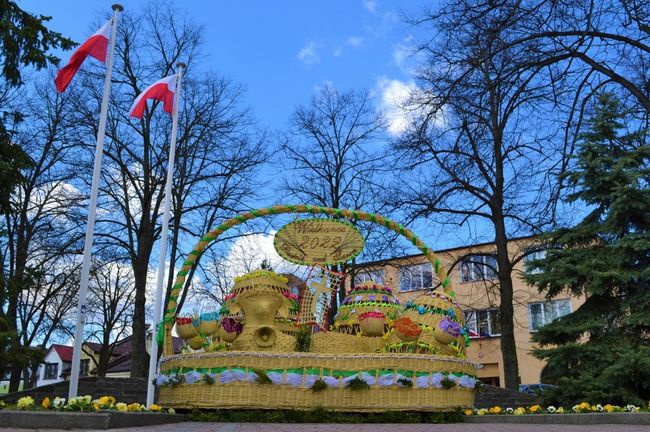 Olbrzymia święconka na rudnickim rynku.