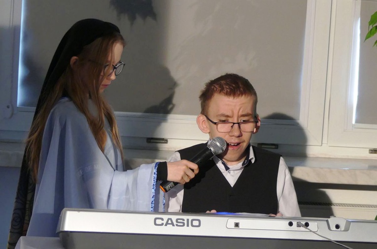 Licealiści KTK dla dzieci w Żywcu-Sporyszu - Wielkanoc 2022