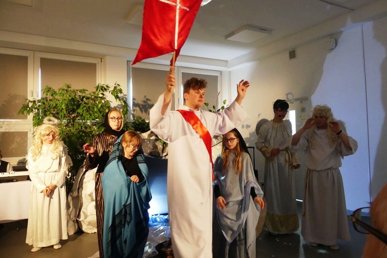 Licealiści KTK dla dzieci w Żywcu-Sporyszu - Wielkanoc 2022