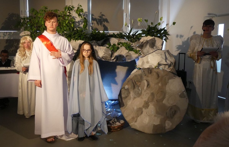 Licealiści KTK dla dzieci w Żywcu-Sporyszu - Wielkanoc 2022