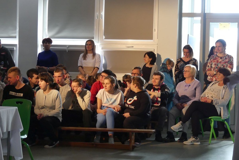 Licealiści KTK dla dzieci w Żywcu-Sporyszu - Wielkanoc 2022