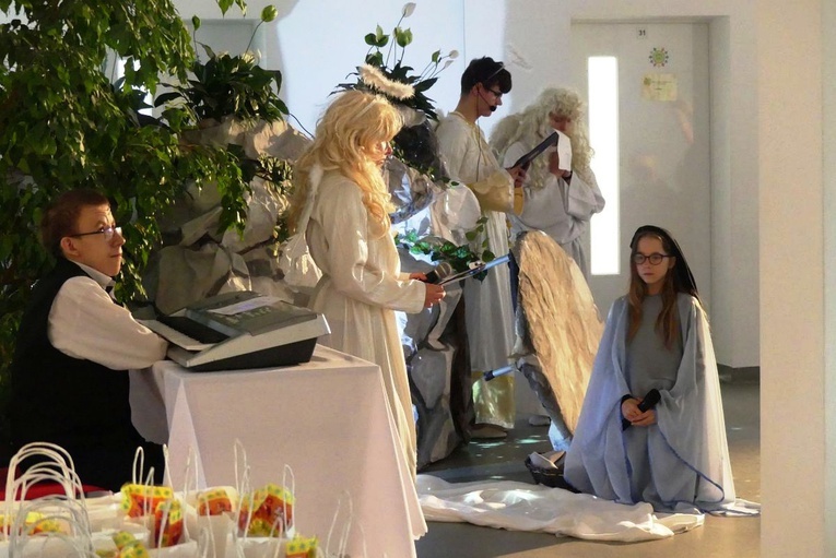 Licealiści KTK dla dzieci w Żywcu-Sporyszu - Wielkanoc 2022