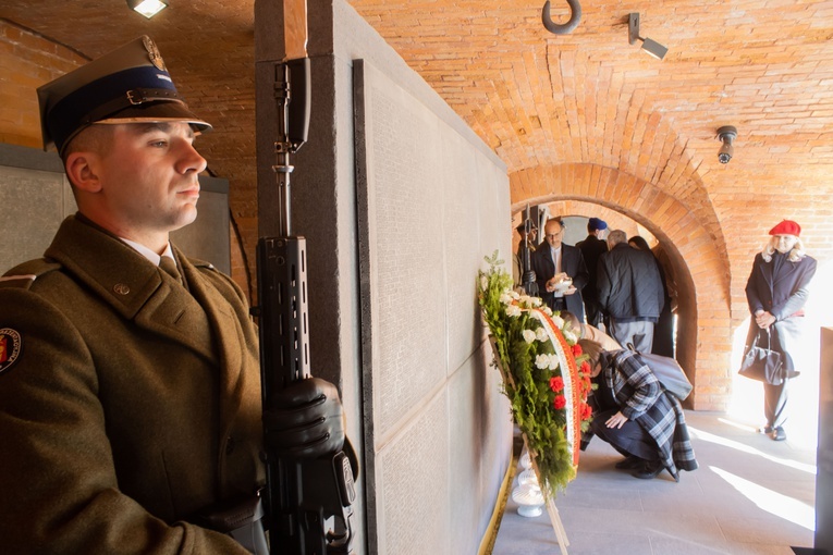 Min. Błaszczak w Muzeum Katyńskim: To było ludobójstwo na rozkaz Kremla