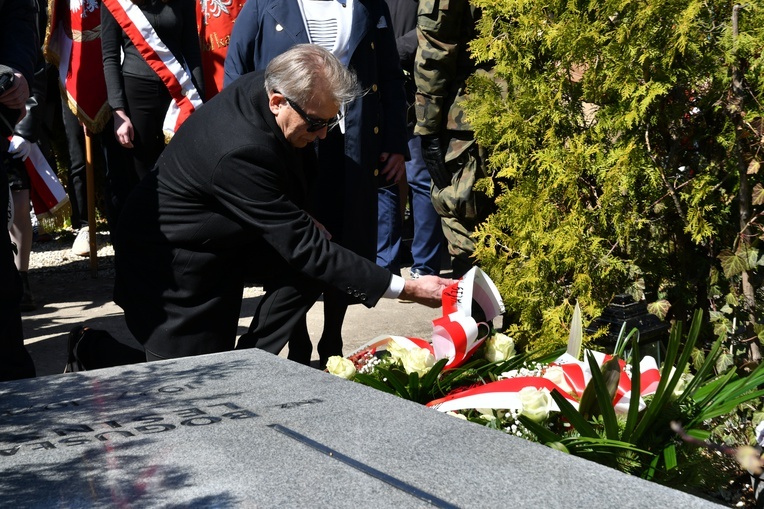 Grób płk. Jerzego Woźniaka oznaczony specjalnym insygnium