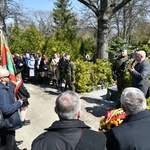 Grób płk. Jerzego Woźniaka oznaczony specjalnym insygnium