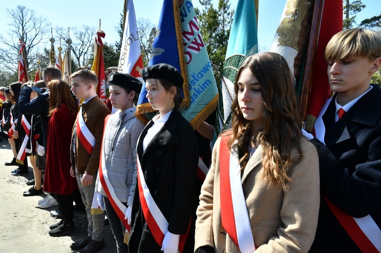 Grób płk. Jerzego Woźniaka oznaczony specjalnym insygnium
