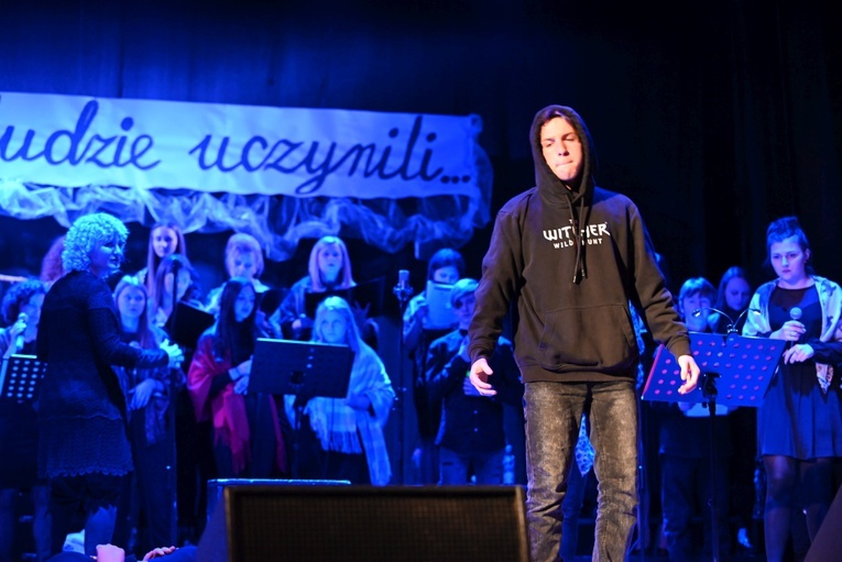 Ząbkowice Śl. Muzyczna Droga Krzyżowa "Coście ludzie uczynili"