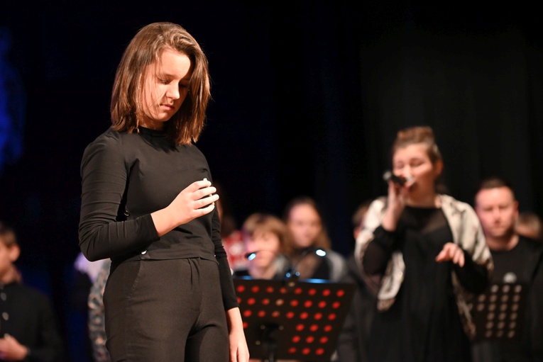 Ząbkowice Śl. Muzyczna Droga Krzyżowa "Coście ludzie uczynili"