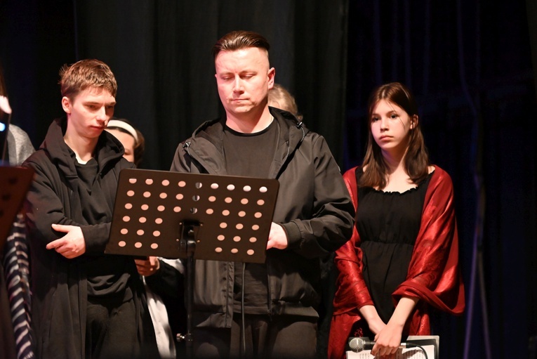 Ząbkowice Śl. Muzyczna Droga Krzyżowa "Coście ludzie uczynili"