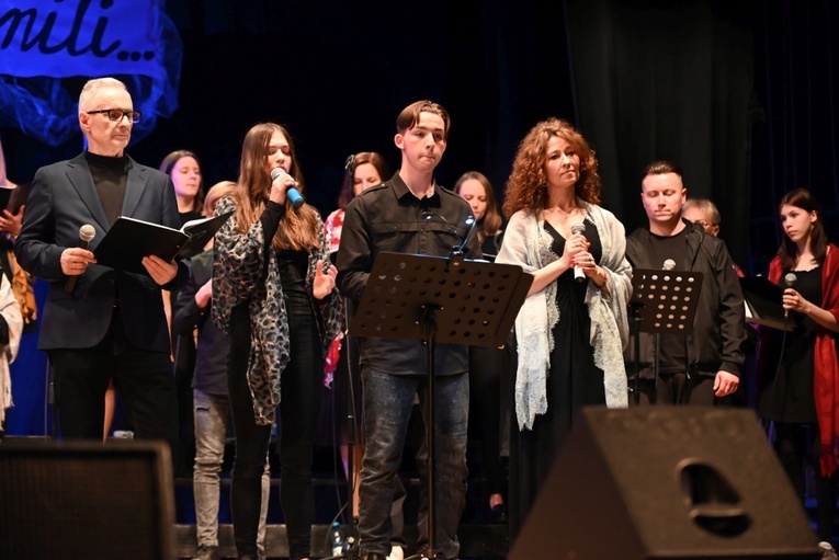 Ząbkowice Śl. Muzyczna Droga Krzyżowa "Coście ludzie uczynili"