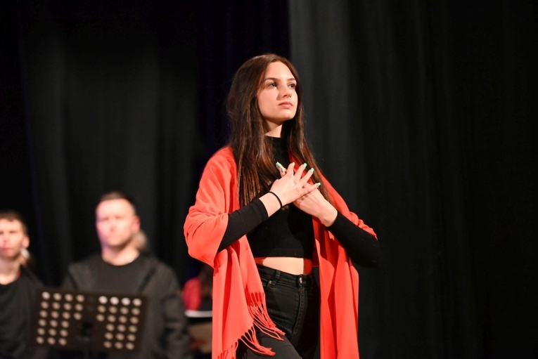 Ząbkowice Śl. Muzyczna Droga Krzyżowa "Coście ludzie uczynili"