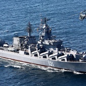 Ukraińcy: Rosyjski krążownik "Moskwa" trafiony rakietami. Rosjanie: Wybuchła amunicja