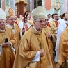 Msza Krzyżma w archikatedrze lubelskiej zgromadziła licznych kapłanów i biskupów archidiecezji lubelskiej.