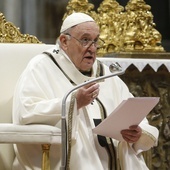Papież na Mszy Krzyżma: Kapłan-światowiec jest sklerykalizowanym poganinem