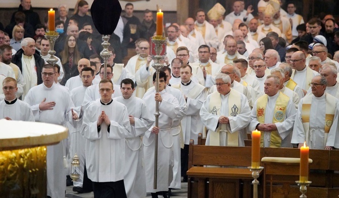Abp Skworc na Mszy św. Krzyżma w Katowicach: Wszyscy jesteśmy braćmi!