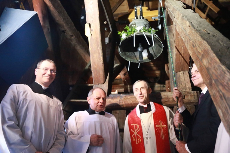 Poświęcenie dzwonu w Łososinie Górnej