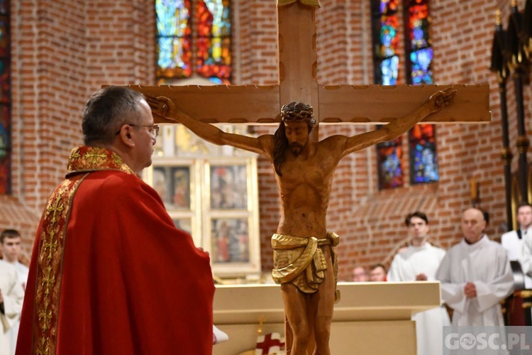 Liturgia Wielkiego Piątku w katedrze