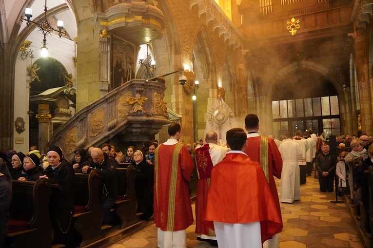 Wielki Piątek w archikatedrze wrocławskiej 2022