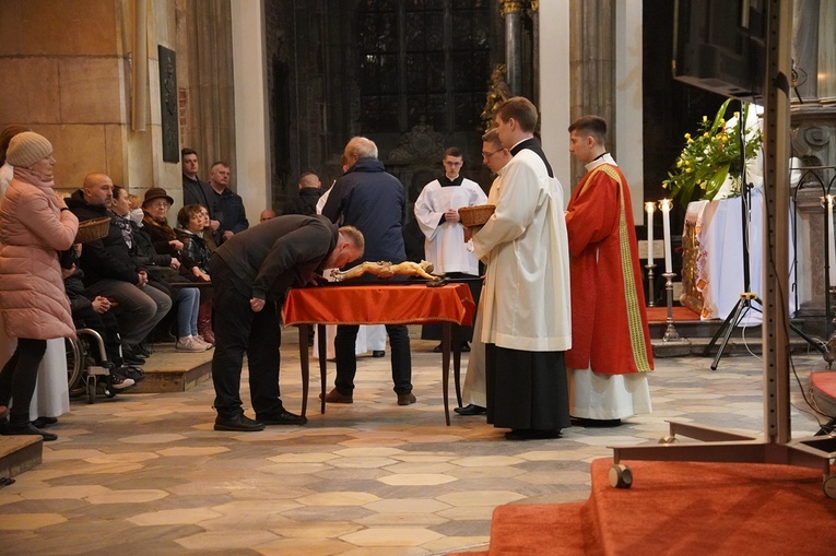 Wielki Piątek w archikatedrze wrocławskiej 2022