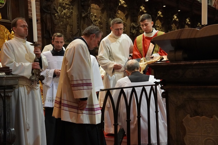 Wielki Piątek w archikatedrze wrocławskiej 2022