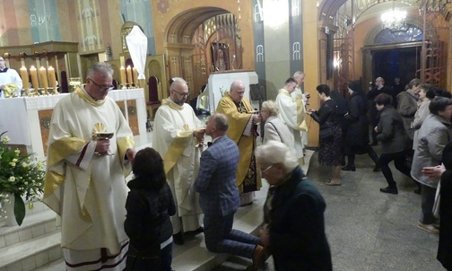 Liturgii Wielkiego Czwartku w katedrze św. Mikołaja w Bielsku-Białej przewodniczył biskup Piotr Greger.