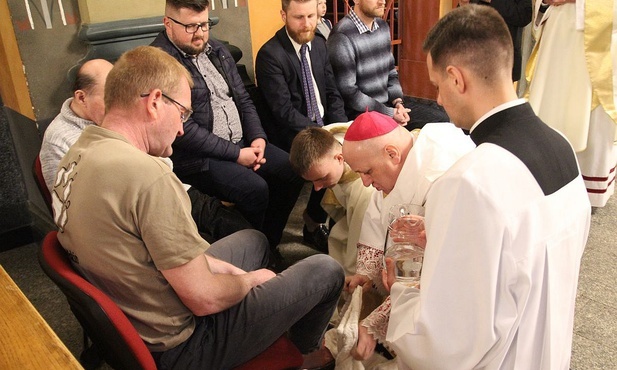 Liturgii Wielkiego Czwartku w katedrze św. Mikołaja w Bielsku-Białej przewodniczył biskup Piotr Greger.