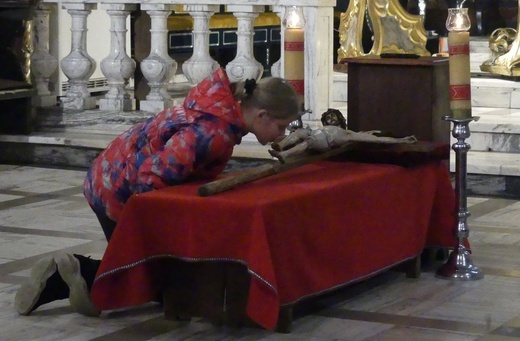 Liturgia Wielkiego Piątku w konkatedrze Narodzenia NMP w Żywcu - 2022
